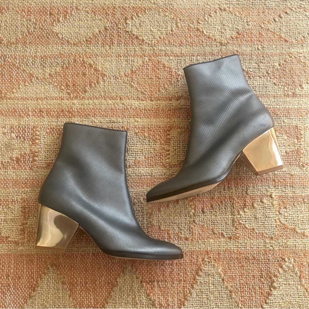 Zoe Lee Addis Bootie Size 40 Metallic Grey with Gold Heels Side Zip Ankle Boot - Picture 2 of 14